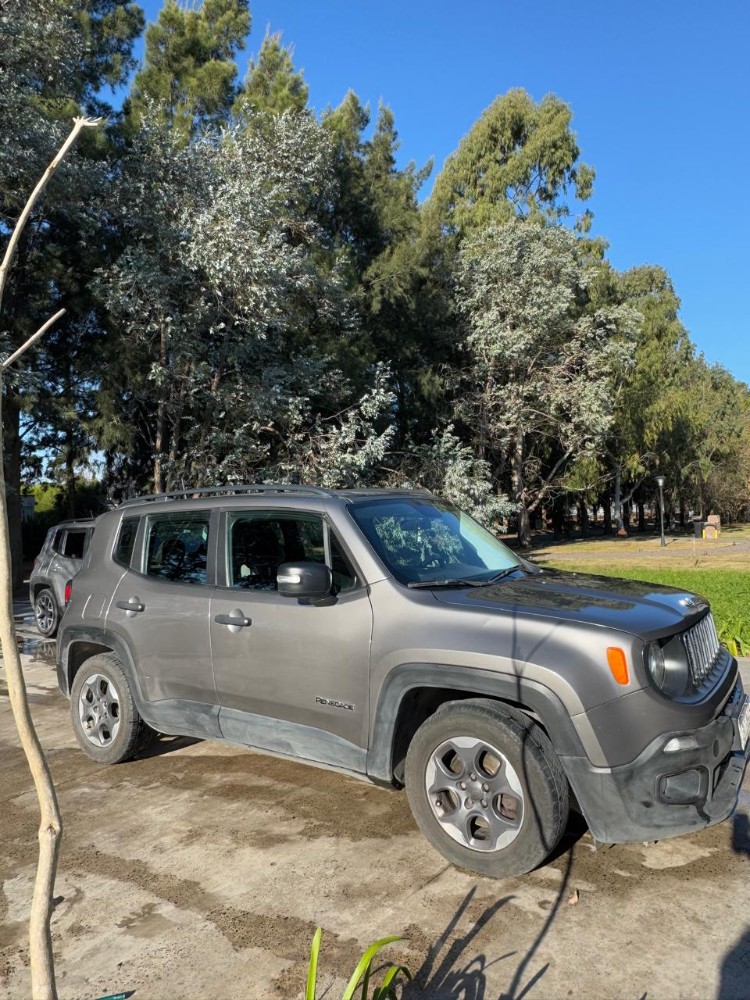 Jeep RENEGADE SPORT 1.8 — foto 2